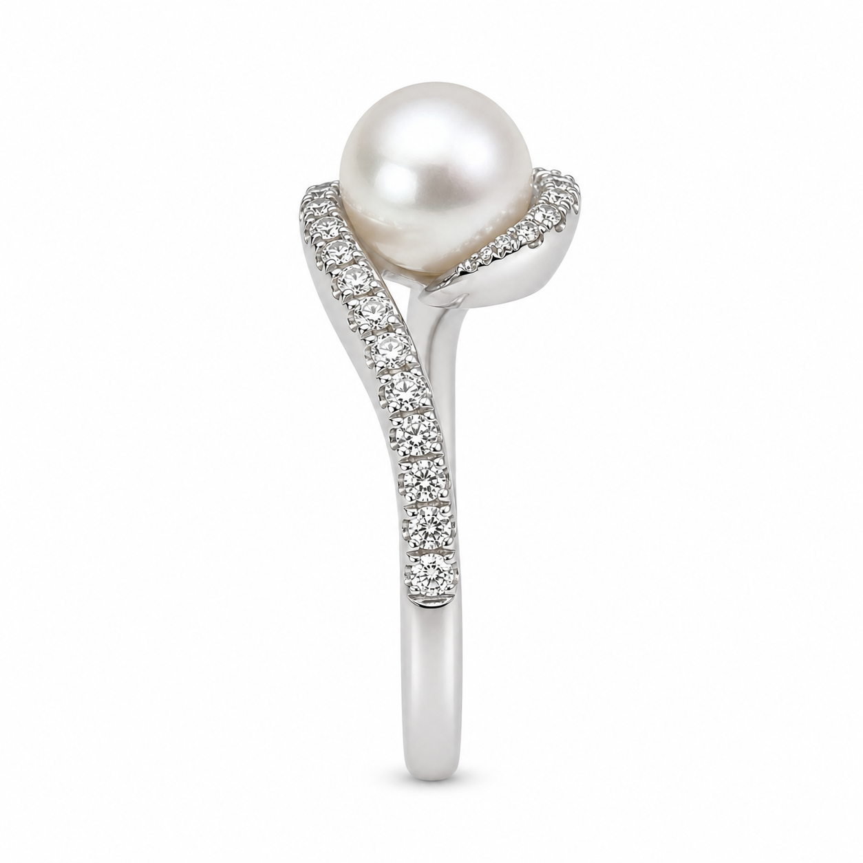 18ct Pearl & 0.20ct Diamond Ring