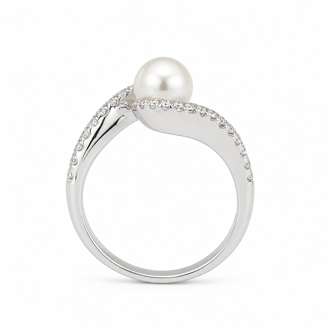 18ct Pearl & 0.20ct Diamond Ring