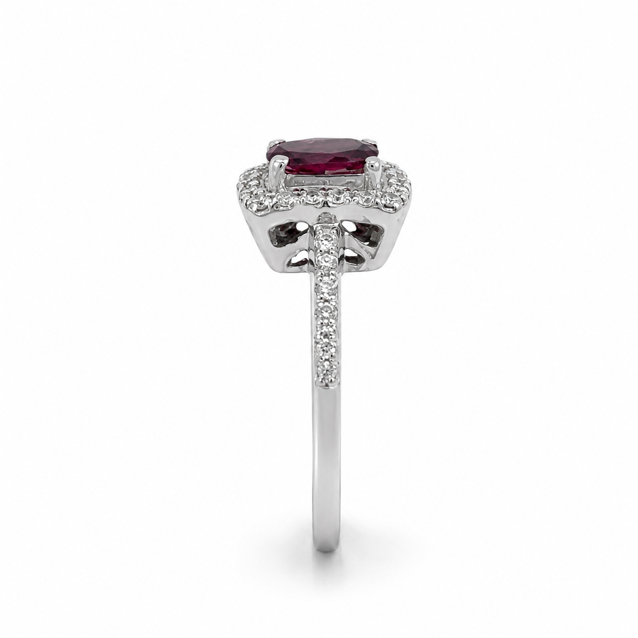 18ct Garnet & Diamond Ring