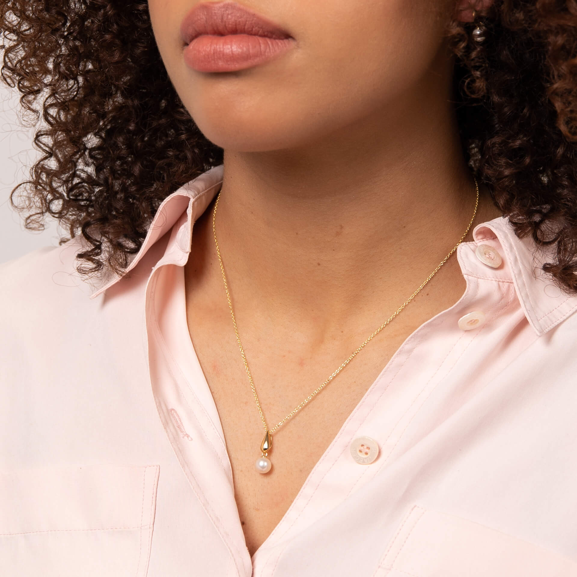 Knife Edge Bale Pearl Pendant in 9ct Yellow Gold - Robert Anthony Jewellers, Edinburgh