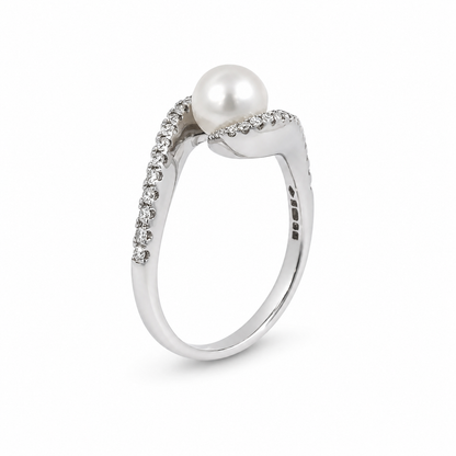 18ct Pearl &amp; 0.20ct Diamond Ring