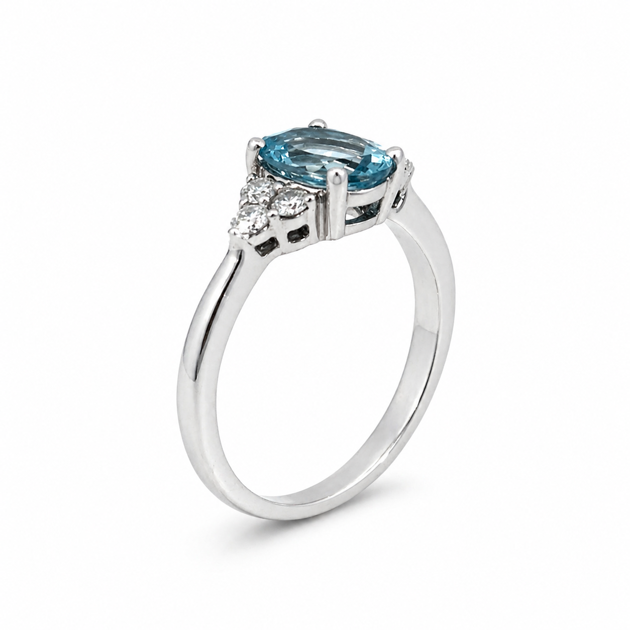 18ct Aquamarine &amp; Diamond Cluster Ring