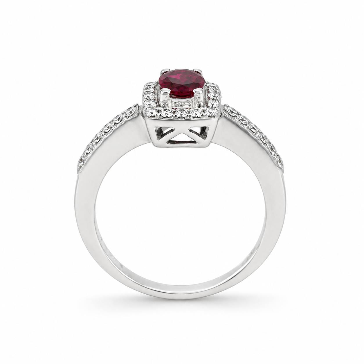 18ct Garnet &amp; Diamond Ring
