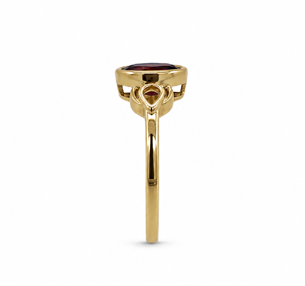 Vintage-Style 9ct Gold Garnet Ring