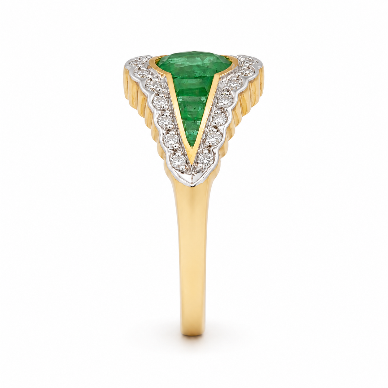 9ct Gold Emerald &amp; Diamond Vintage Style Ring