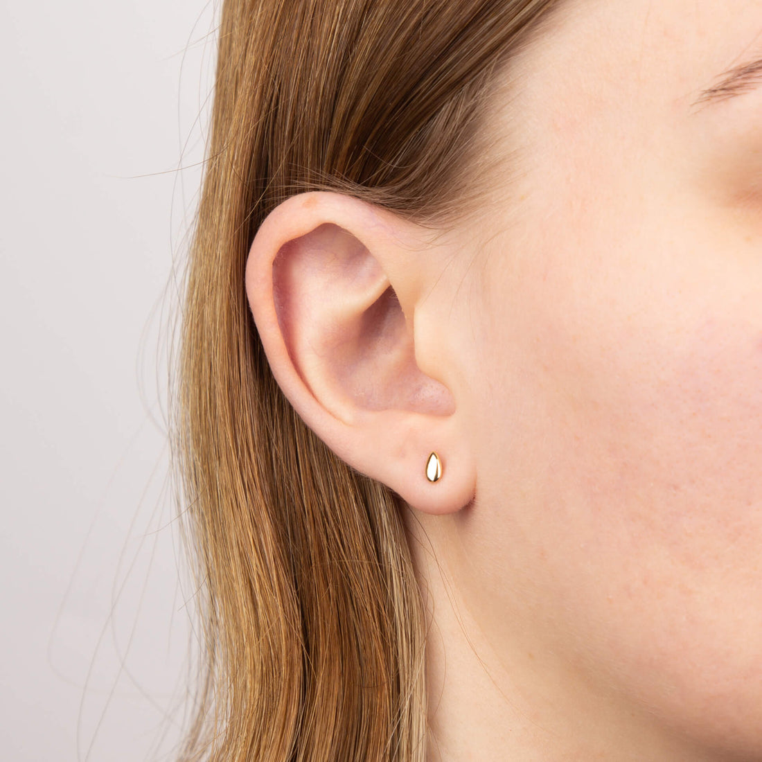 Plain Teardrop Stud Earrings in 9ct Yellow Gold - Robert Anthony Jewellers, Edinburgh
