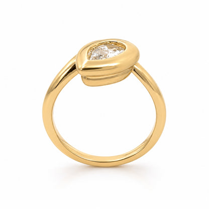 18ct Yellow Gold 1.05ct Pear-Shaped Lab-Grown Diamond Ring