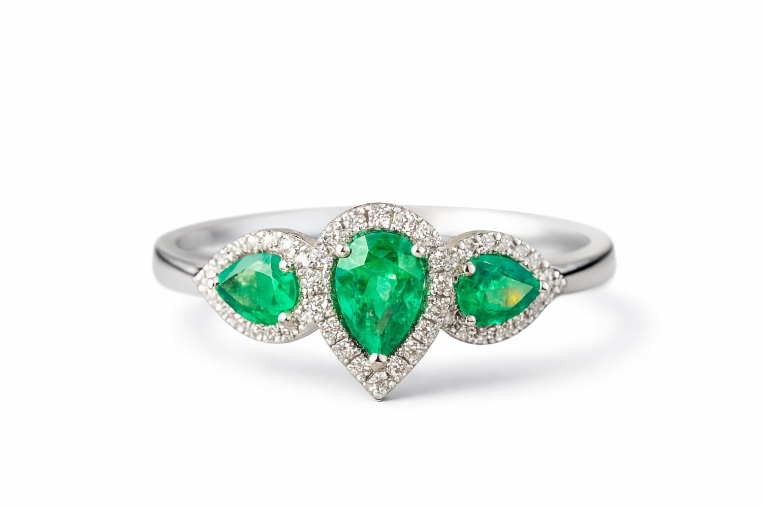 18ct White Gold Emerald &amp; Diamond Cluster Ring