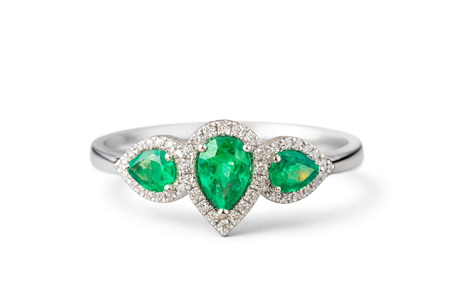 18ct White Gold Emerald &amp; Diamond Cluster Ring