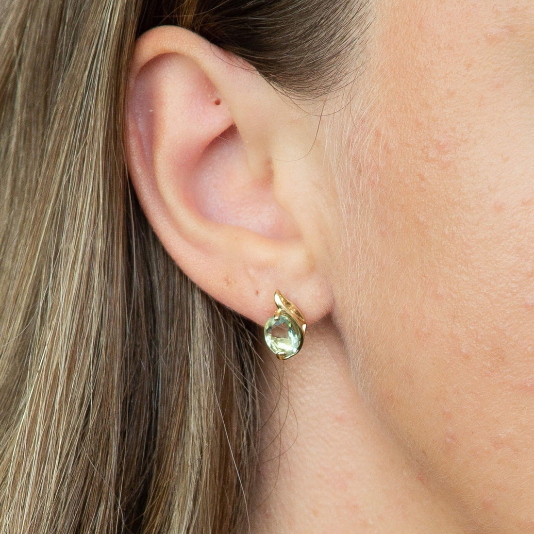 Green Fluorite Swirl Stud Earrings in 9ct Yellow Gold