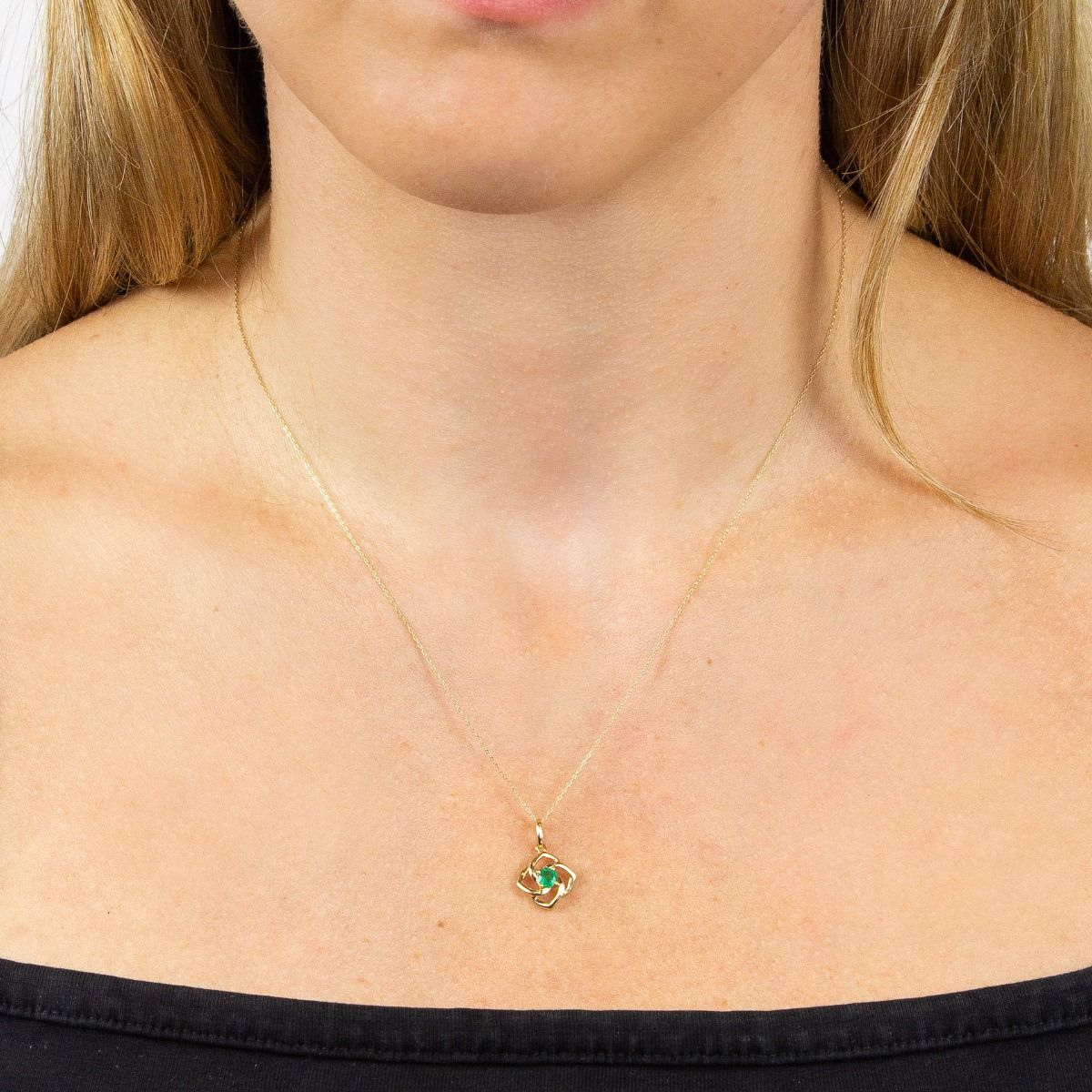 Cut Out Flower Pendant with Emerald in 9ct Yellow Gold