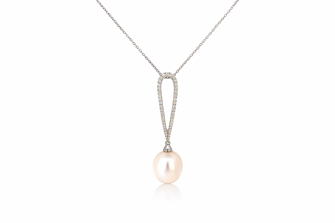 18ct White Gold Diamond &amp; Pearl Pendant Necklace