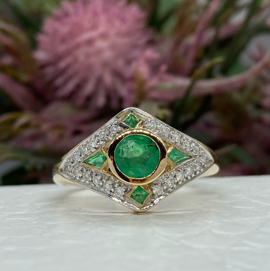 Art Deco Emerald, Diamond And Gold Ring